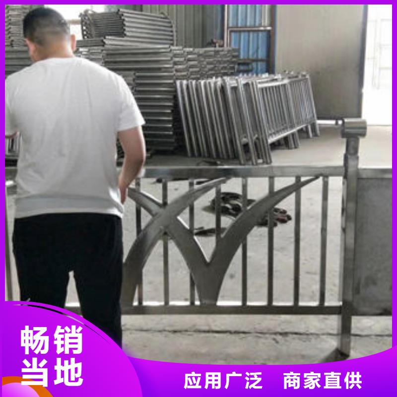 76*2.5不锈钢复合管护栏强度高,刚性好给人一种柔和的感觉本地生产商