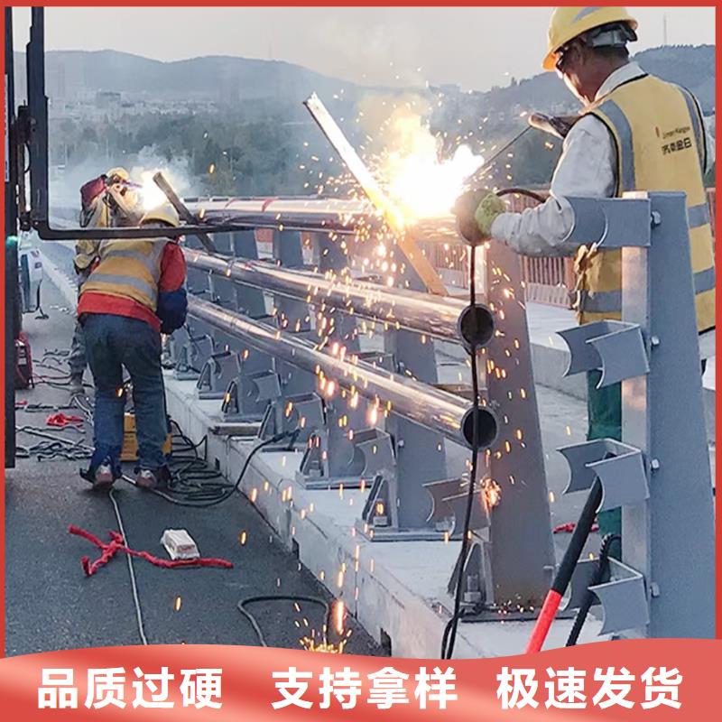 304不銹鋼碳素鋼復(fù)合管欄桿誠(chéng)信表面噴漆處理不銹鋼景觀護(hù)欄大廠生產(chǎn)品質(zhì)