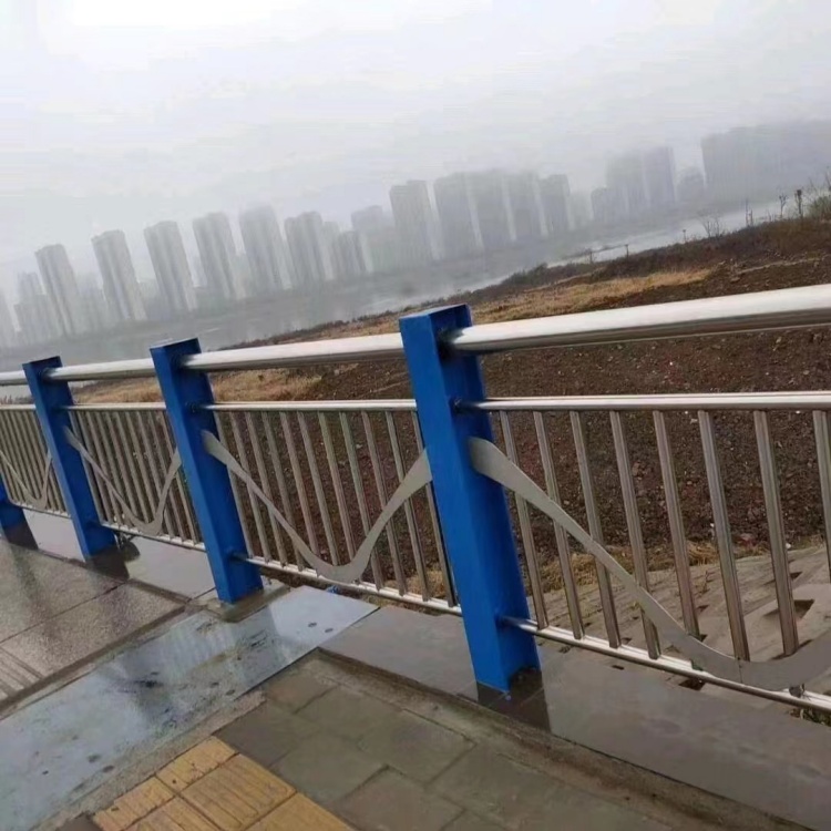 橋梁護欄_鋁合金欄桿品質信得過