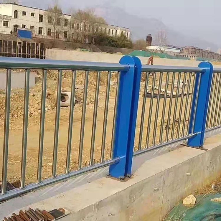 不銹鋼防撞護欄-橋梁護欄立柱堅固耐用