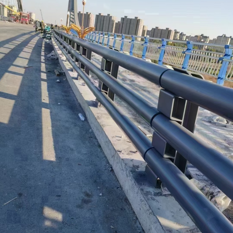道路護欄,河邊道路防撞欄桿檢驗發貨