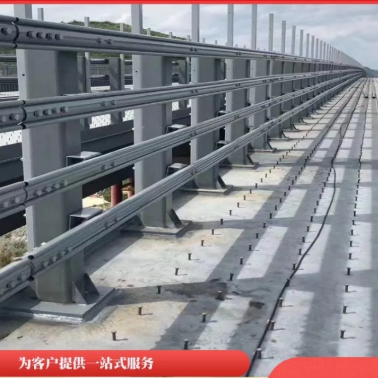 桥梁护栏立柱大量现货