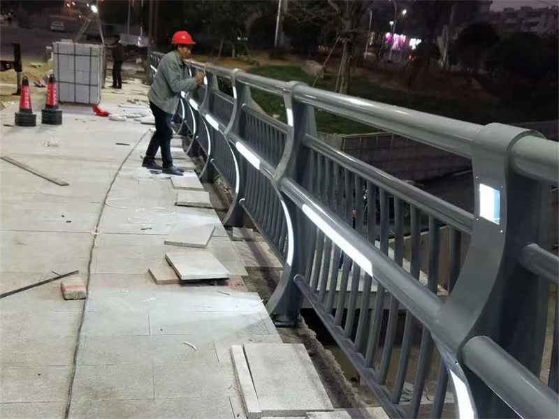 灯光护栏品质无所畏惧