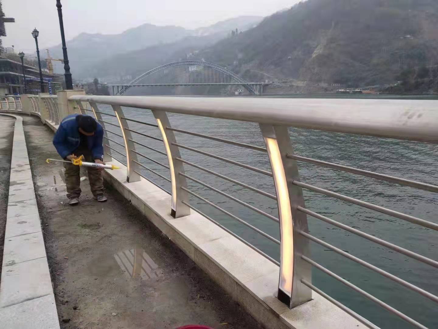 灯光护栏品牌企业