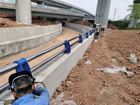 山东枣庄市城市天桥铝艺栏杆厂家联系方式