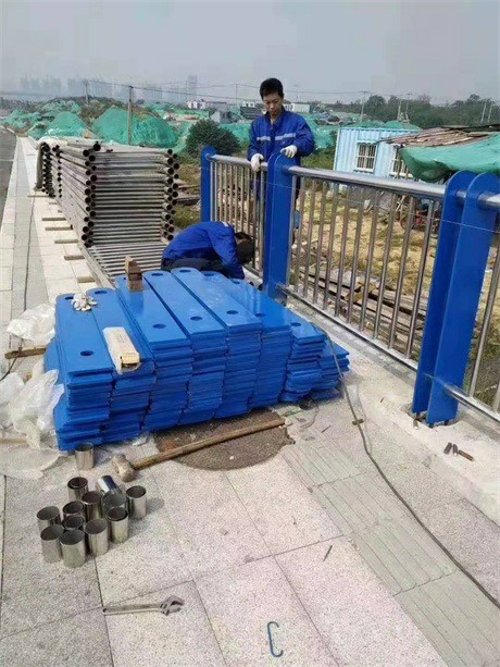 長沙不銹鋼復合管護欄款式齊全