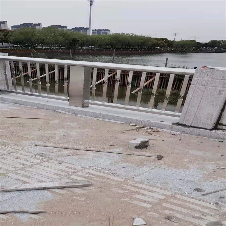灯光桥梁护栏省心省力检验发货