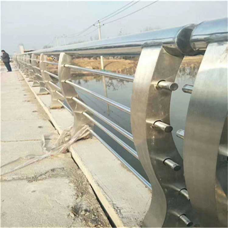 道路防撞橋梁護欄量大優(yōu)惠本地生產(chǎn)廠家