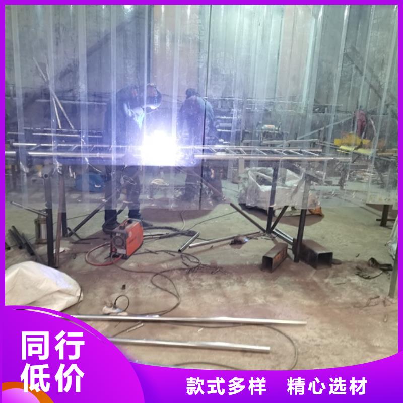 護欄橋梁護欄正規(guī)廠家買的放心安興用的舒心