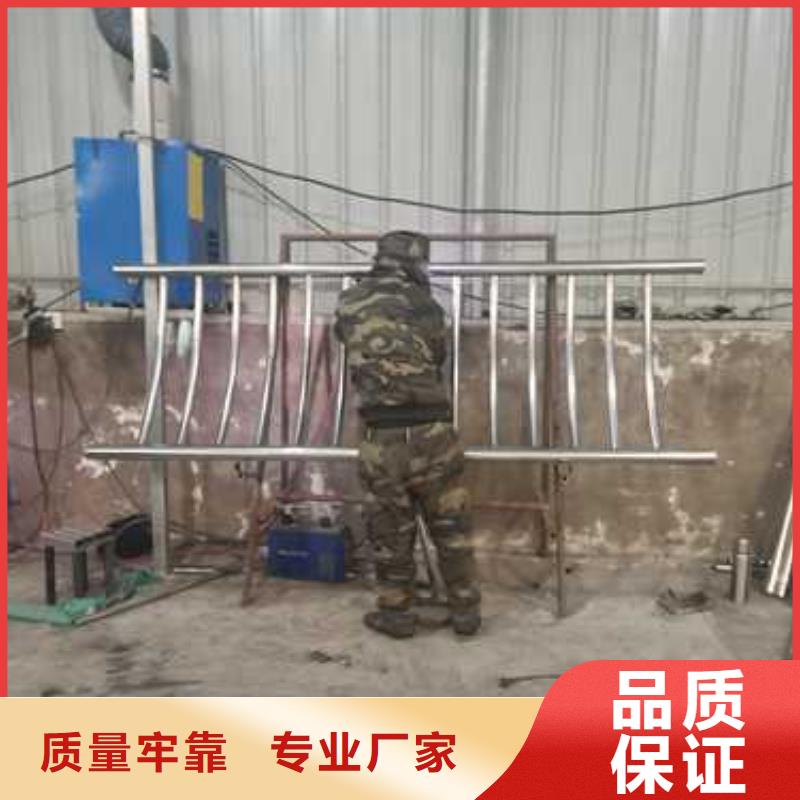 不銹鋼碳素鋼復合管橋梁護欄廠家當天發貨暢銷當地