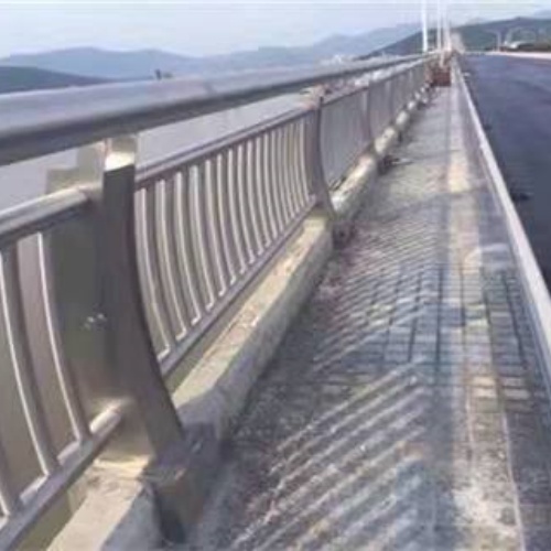 高速波形护栏厂家施工安装