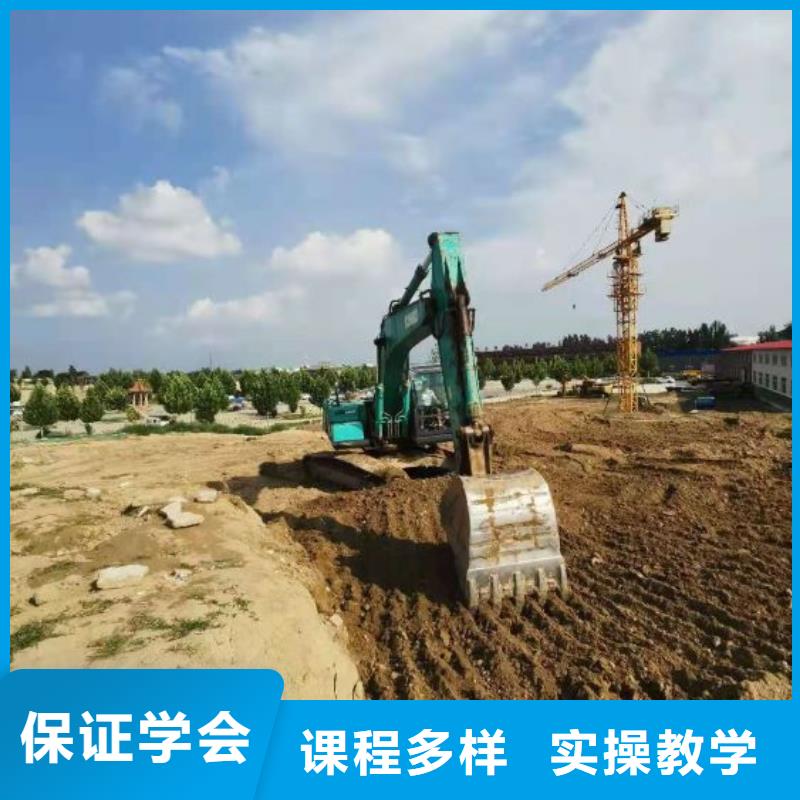 挖掘机培训学校哪个学校能学厨师烹饪指导就业学真本领