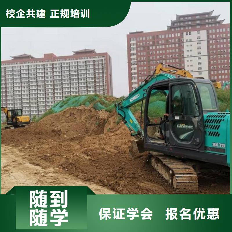 【钩机培训学校】哪个技校有汽修专业课程多样实操培训