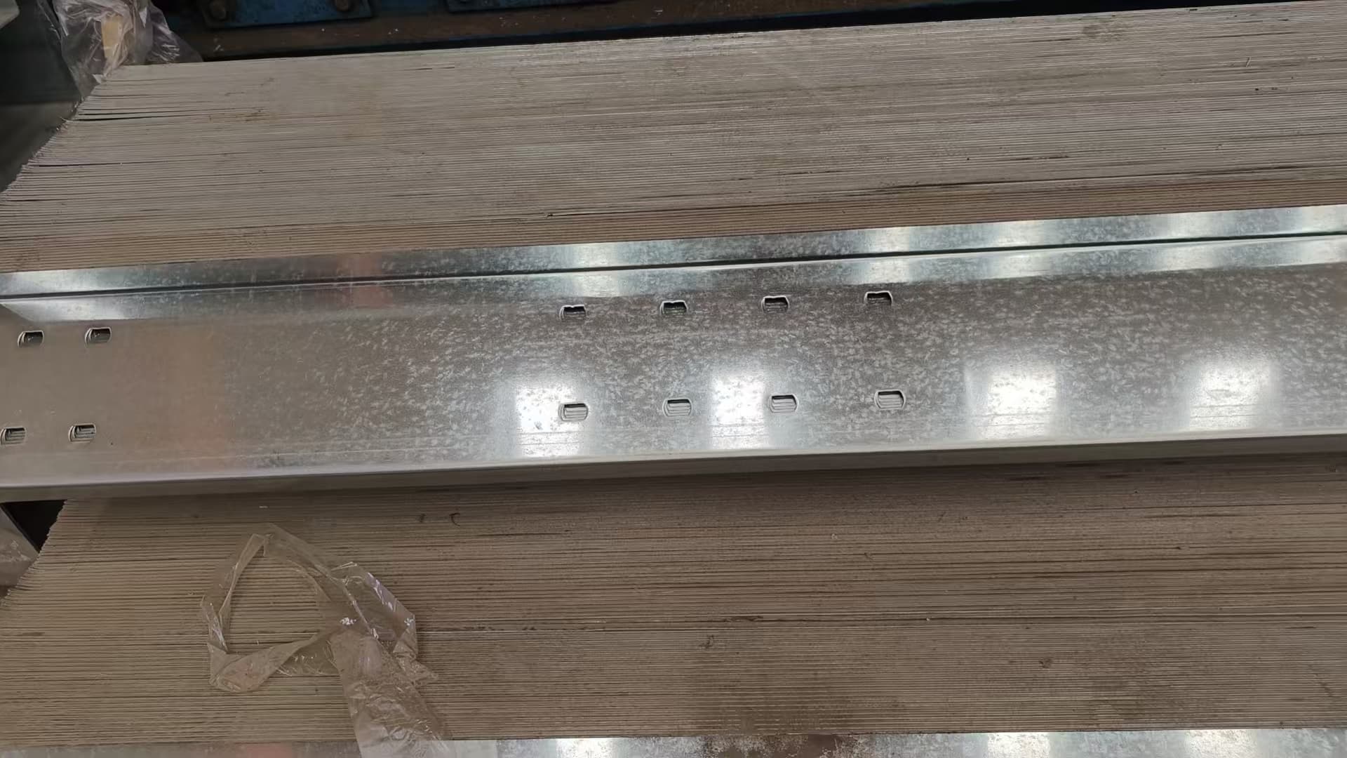 彩钢瓦无缝钢管款式多样