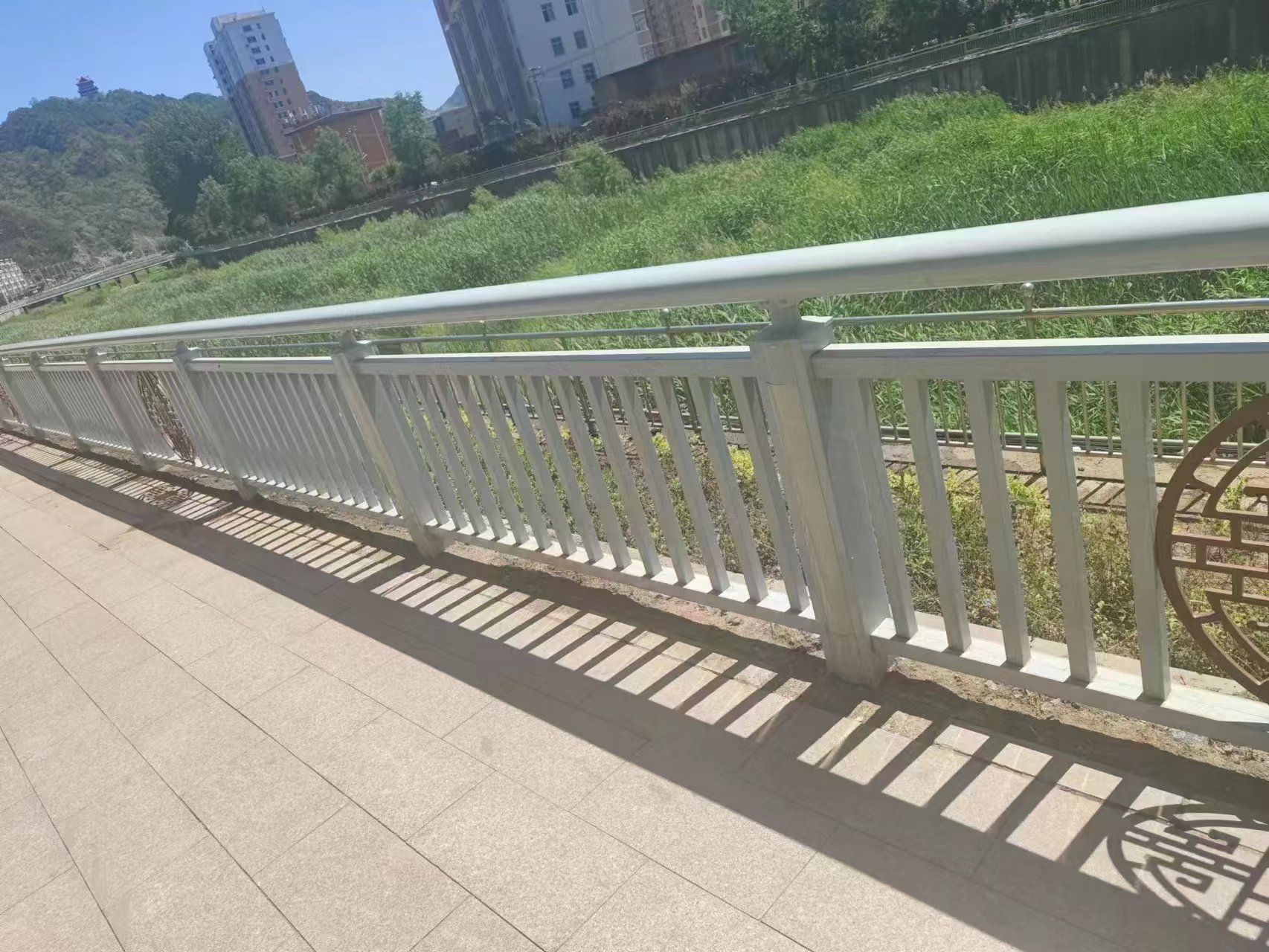 常年供应不锈钢护栏厂家