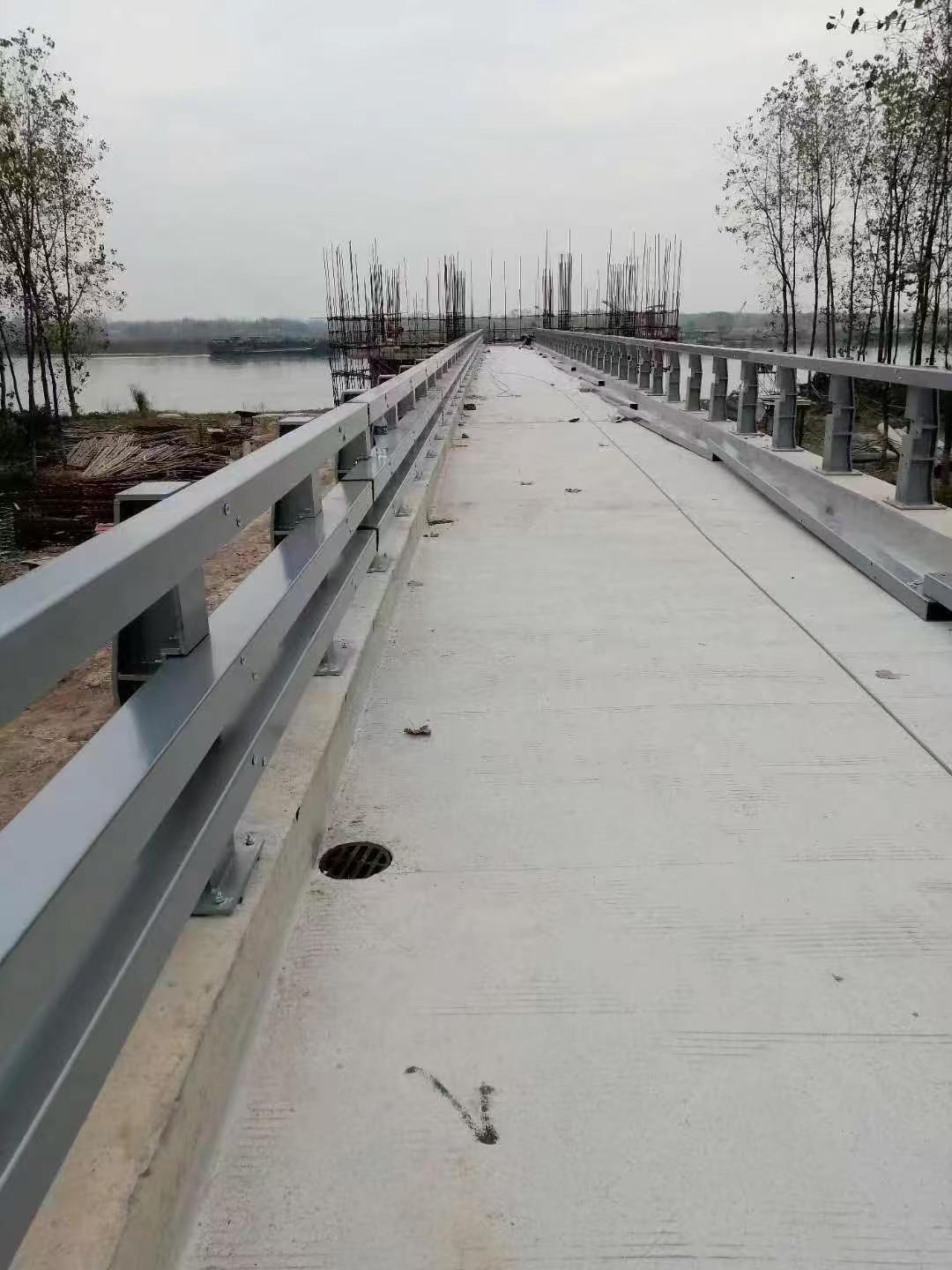 常年供应不锈钢复合管护栏-全国配送