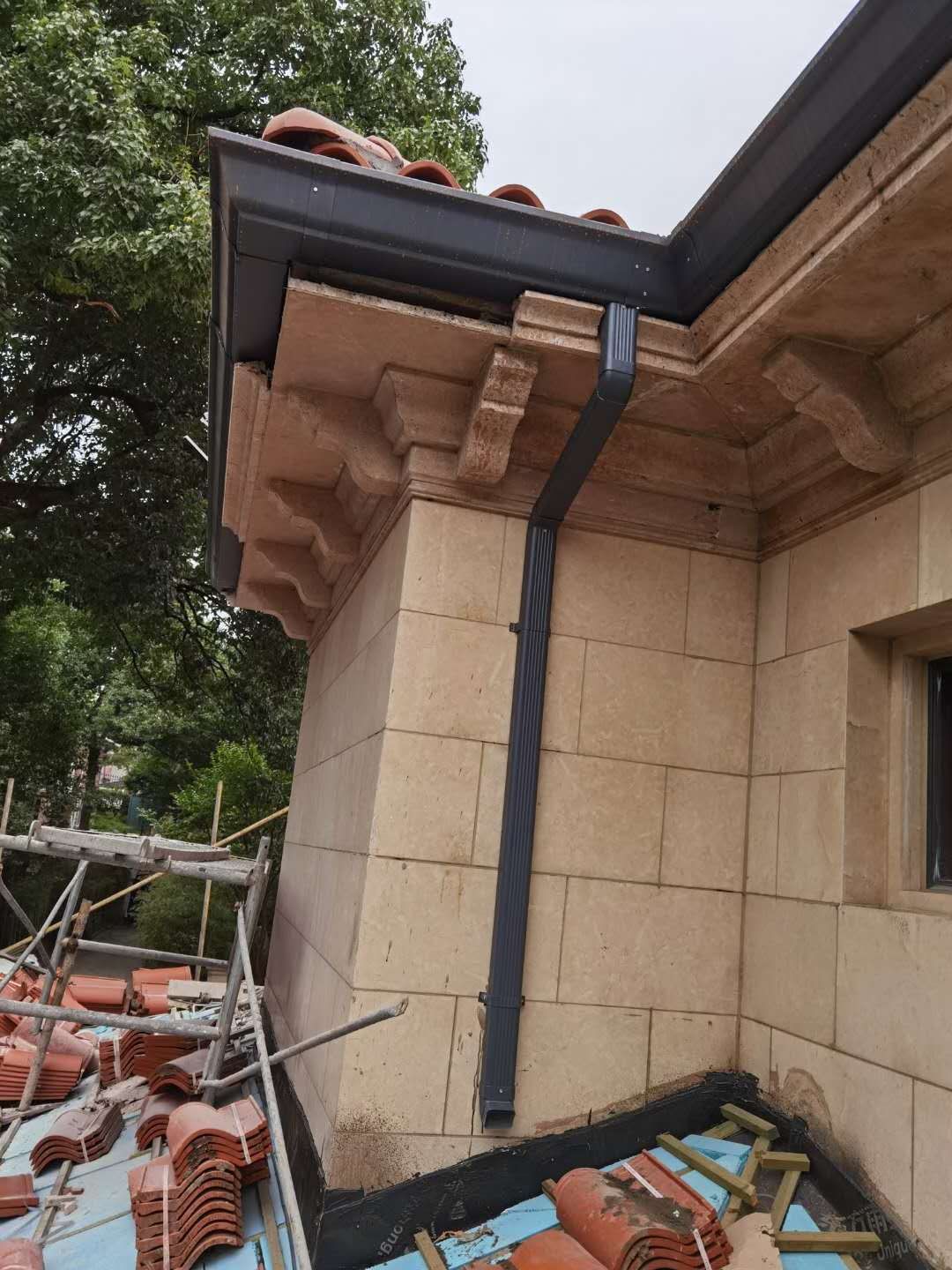可靠的天沟雨水管 彩铝雨水槽生产厂家