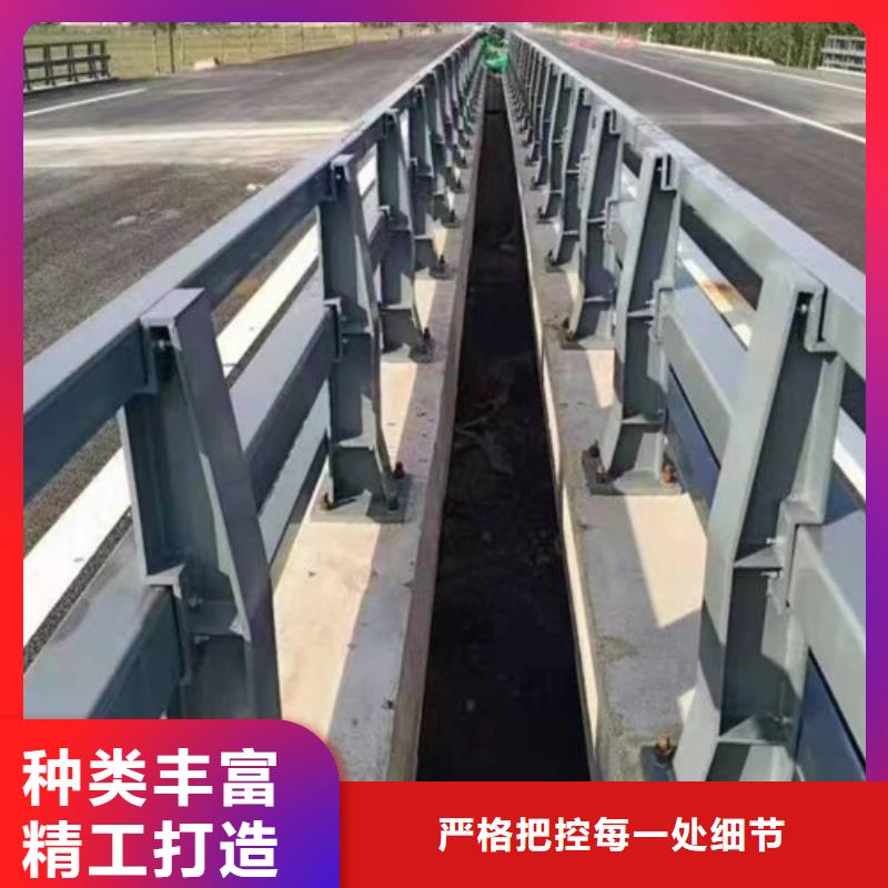 道路防撞护栏来厂考察质量上乘