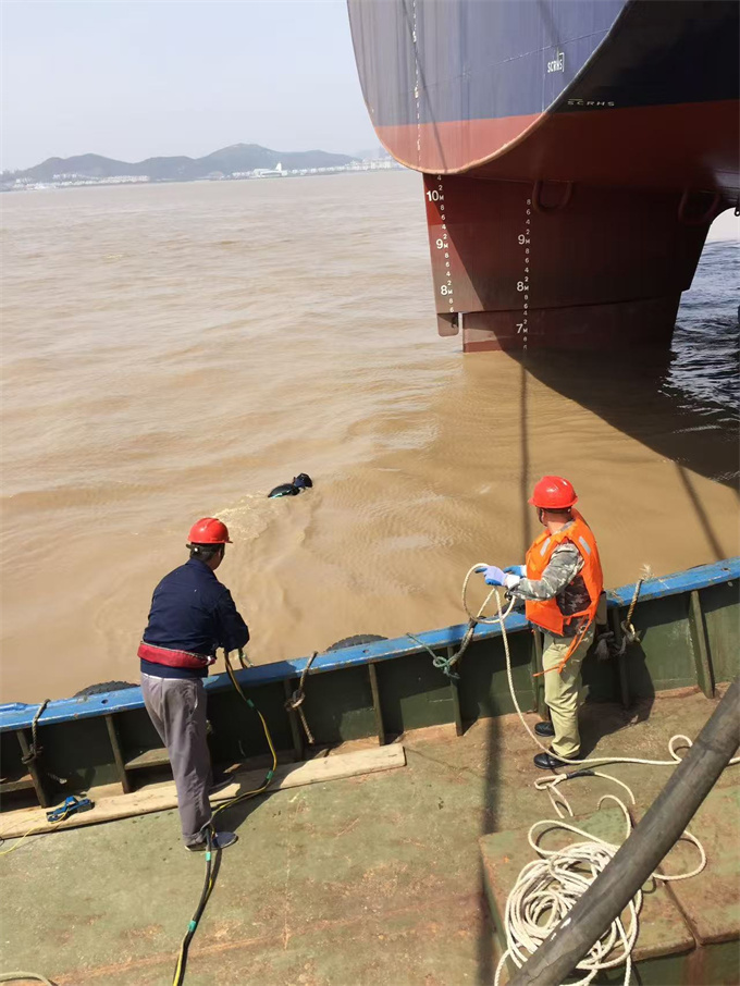 钢围堰清泥封底-当地水鬼施工队