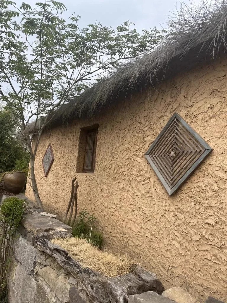 稻草夯土漆施工#农家小院#乡村建设#民宿改造品质好才是硬道理