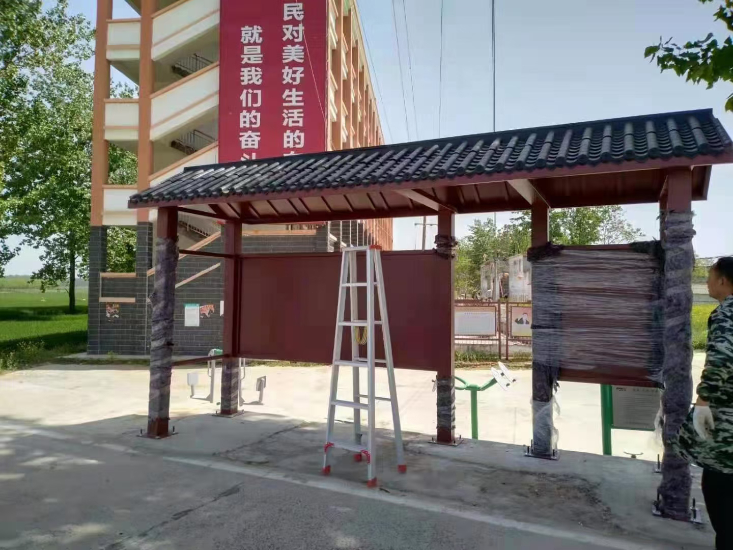 高端电子站牌候车亭全国走货本地服务商
