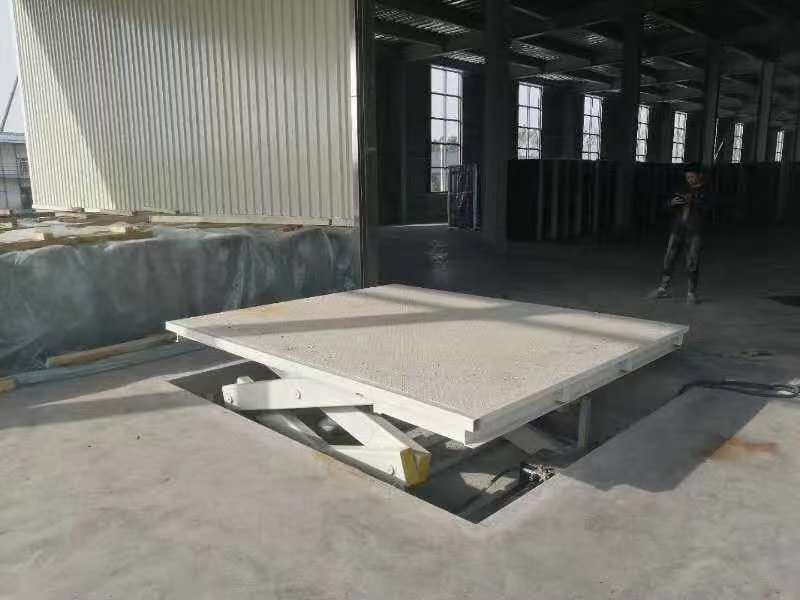 剪叉移動(dòng)升降機(jī)供應(yīng)工廠直銷
