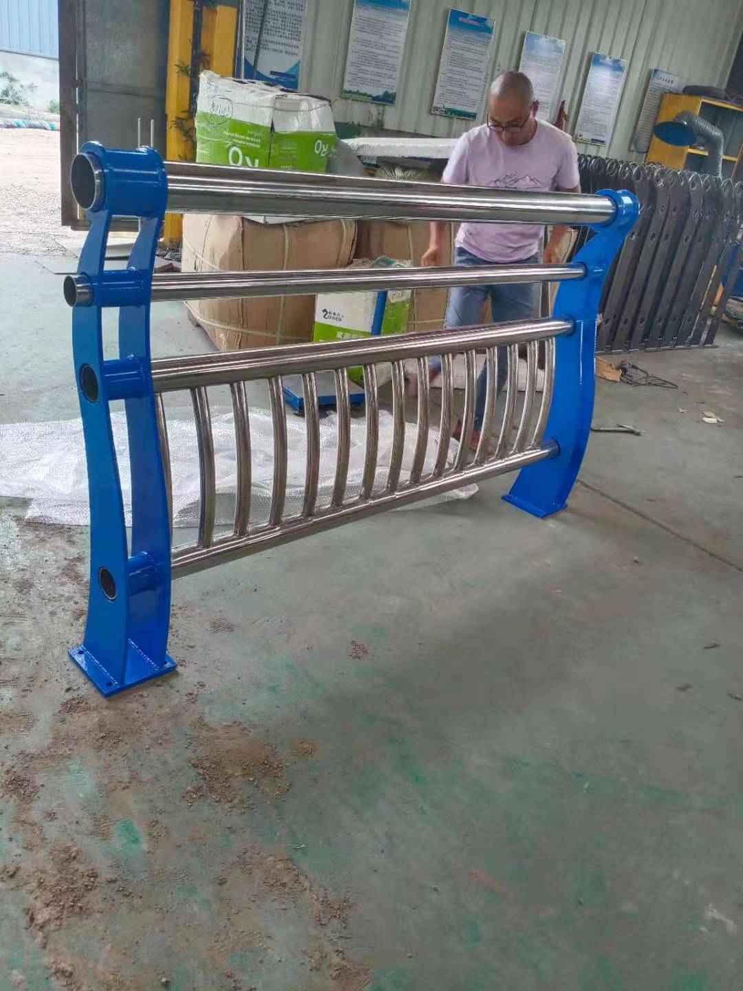 日喀则定做不锈钢复合管护栏生产厂家